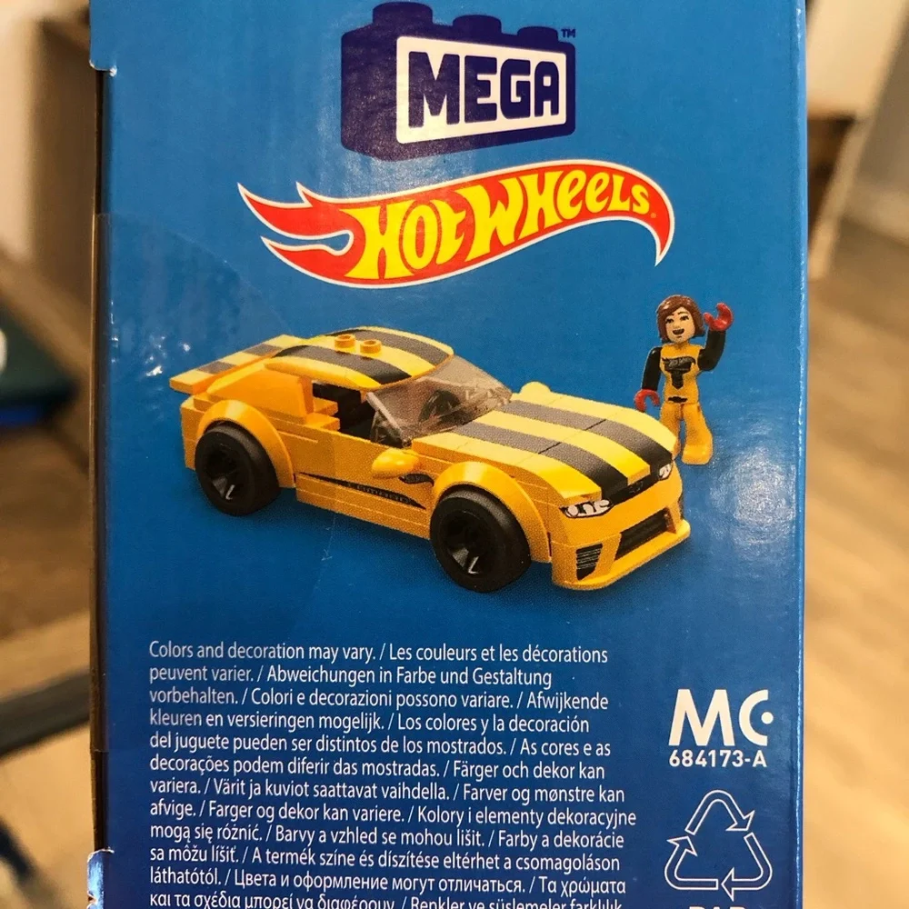 Mega Hot Wheels  Chevrolet Camaro Yellow